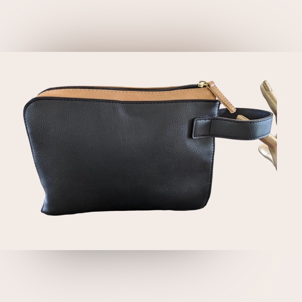 BVLGARI for Emirates Black Pebbled Leather Pochette Wristlet⭐️Italian Luxury - Picture 4 of 13